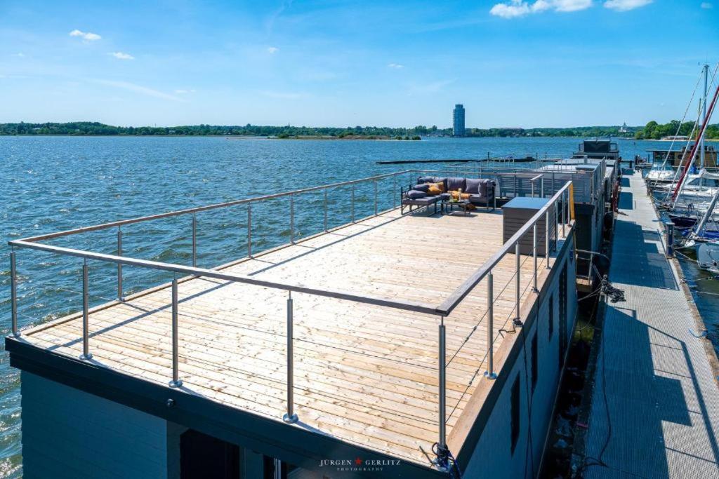 Hausboot Gluecksmomente Mit Dachterrasse In Schleswig Am Ostseefjord Schlei Экстерьер фото